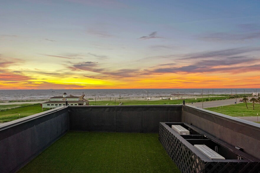 More Photos Of 809 Avenue K, Galveston Apartments For Sale