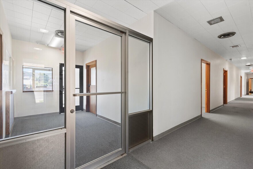 More Photos Of 1050 S Bridge St, Baker City Office For Sale