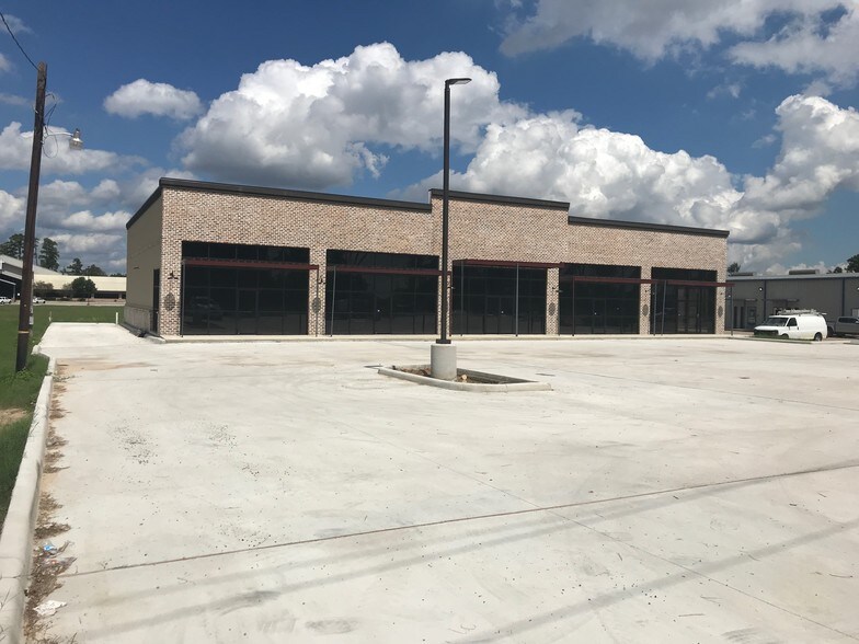 More Photos Of 1395 Northpark Dr, Kingwood Freestanding For Lease