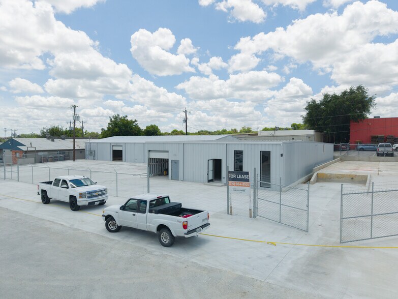 More Photos Of 118-122 W Turbo Dr, San Antonio Warehouse For Lease