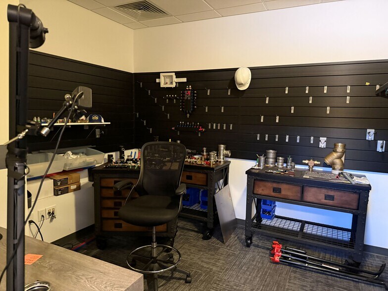 More Photos Of 1800 Southwood Dr, Nashua Office For Sale