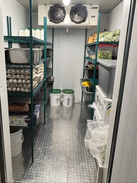 More Photos Of 1606 Main St, Junction Restaurant For Sale