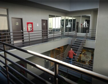 More Photos Of 18840-18850 Ventura Blvd, Tarzana Medical For Lease