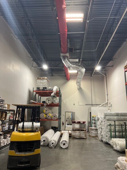 More Photos Of 350 E Crown Point Rd, Winter Garden Light Distribution For Sale