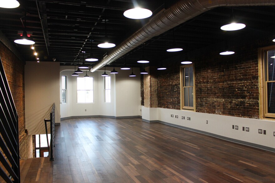 More Photos Of 522 8th St SE, Washington Storefront Retail Office For Lease