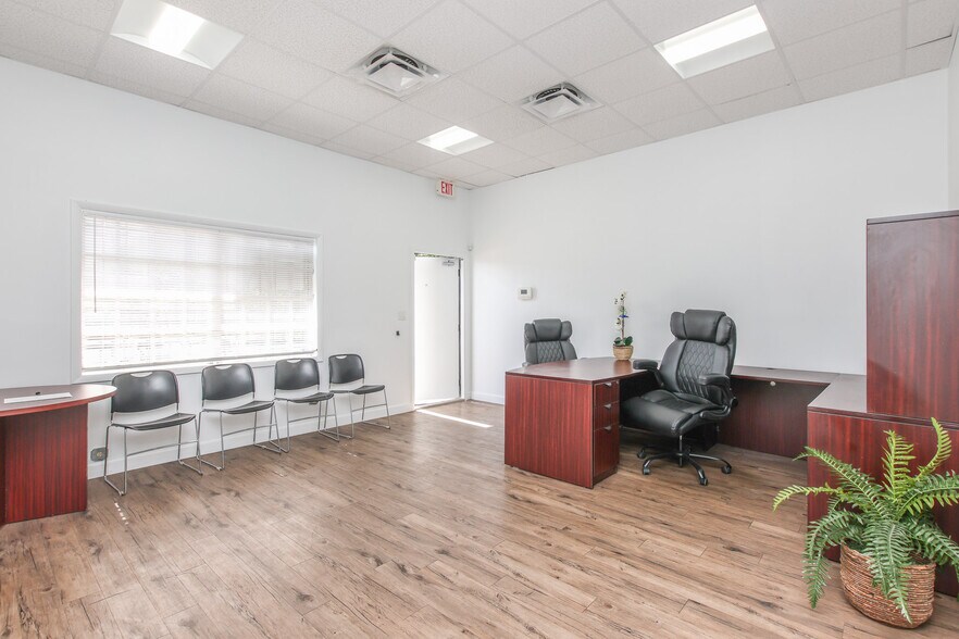 More Photos Of 3501 NW 10th Ave, Oakland Park Warehouse For Lease