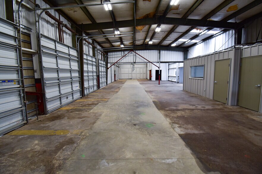More Photos Of 8969 Pensacola Blvd, Pensacola Auto Repair For Sale