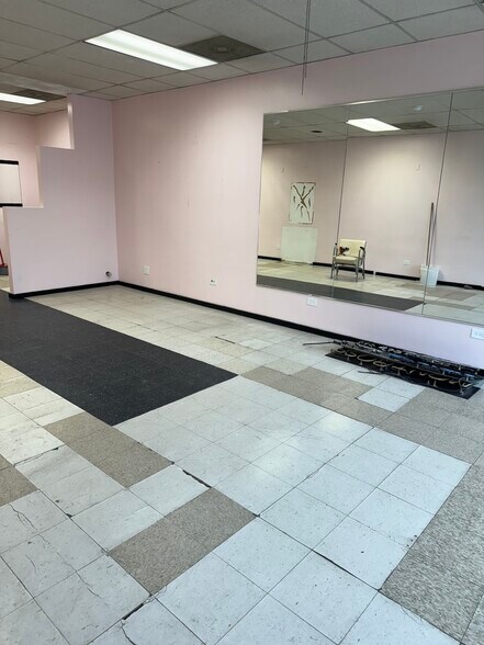 More Photos Of 3034-3040 W Montrose Ave, Chicago Apartments For Lease