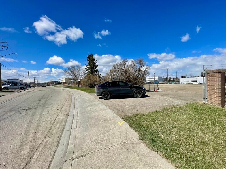More Photos Of 7048-7052 Farrell Rd SE, Calgary Land For Lease