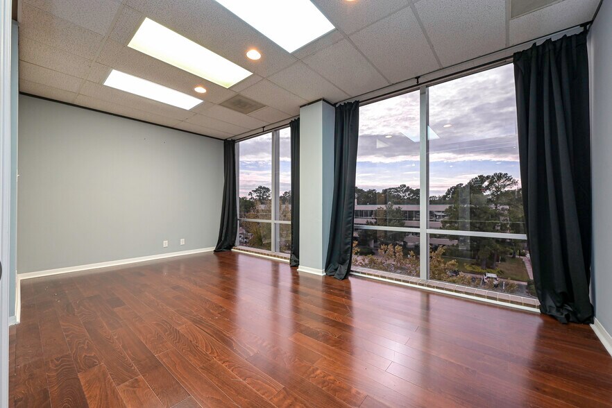 More Photos Of 5625 Cypress Creek Pky, Houston Office For Sale