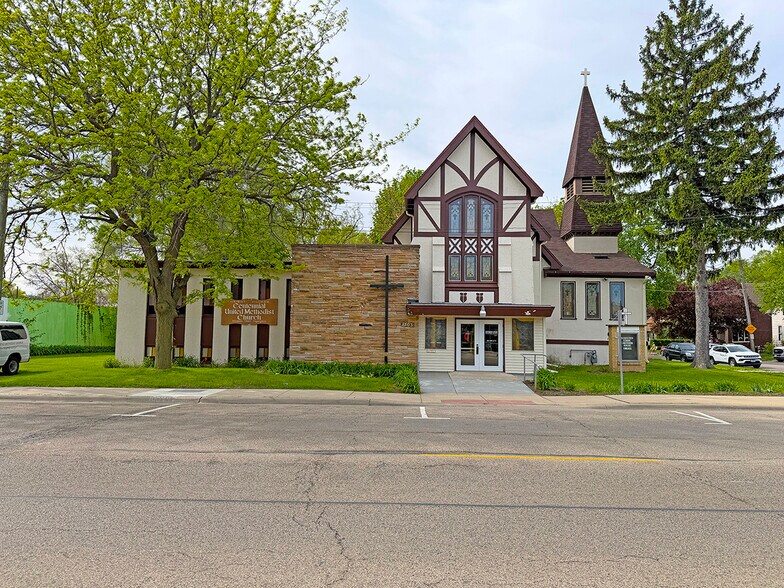 Primary Photo Of 1503 Broadway, Rockford Religious Facility For Sale