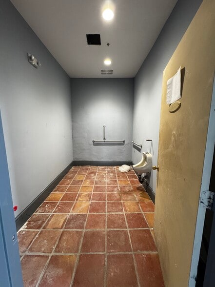 More Photos Of 1100 Main St, Newberry Restaurant For Sale