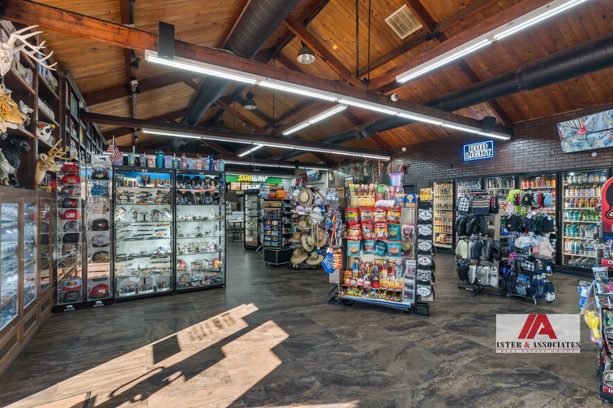 More Photos Of 6618 Wofford Blvd, Wofford Heights Service Station For Sale