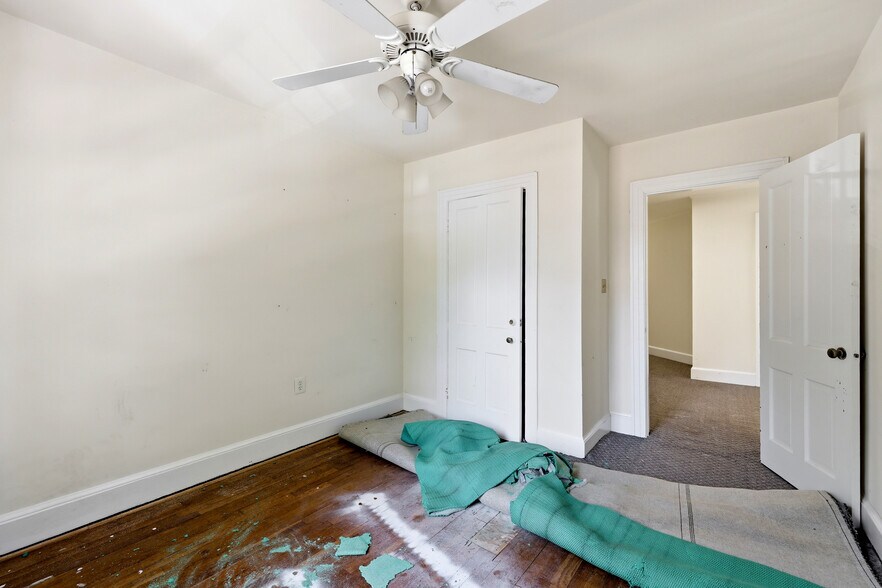 More Photos Of 3 E Market St, Leesburg Office For Sale