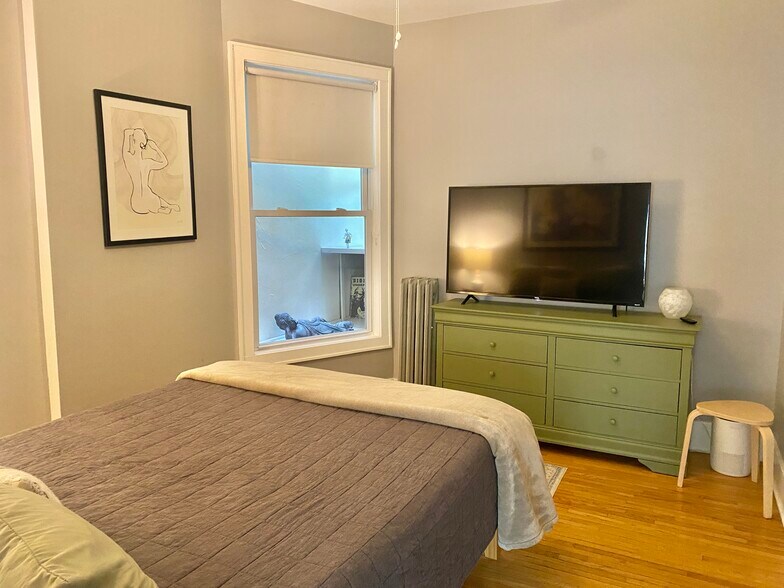 More Photos Of 216 Main St, Woodstock Storefront Retail Residential For Sale