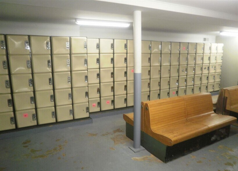 More Photos Of 1939 5th Ave E, Hibbing Sports And Entertainment For Sale