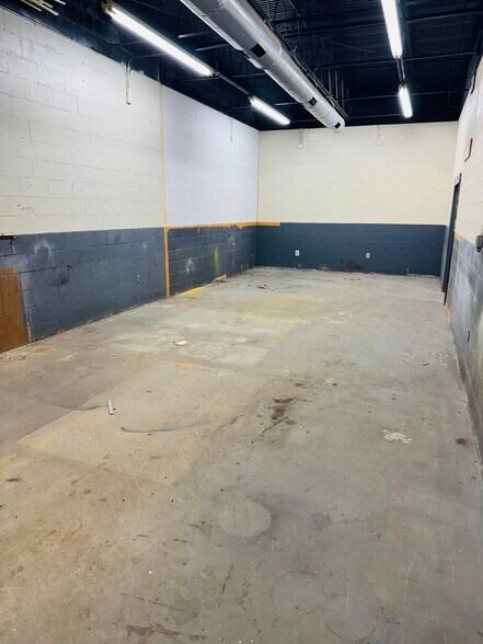 More Photos Of 163 Asten Rd, Clinton Warehouse For Lease