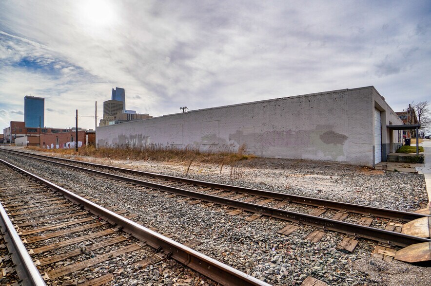 More Photos Of 8 NW 8th St, Oklahoma City Light Manufacturing For Lease