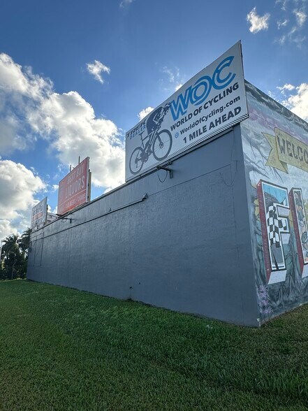 More Photos Of 10 NE 3rd St, Florida City Warehouse For Lease