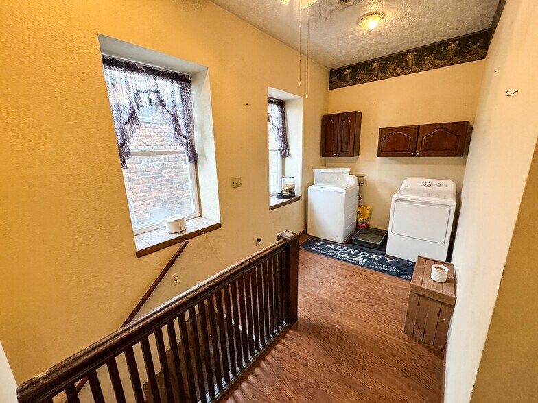 More Photos Of 203 W Madison St, Pontiac Storefront Retail Residential For Sale