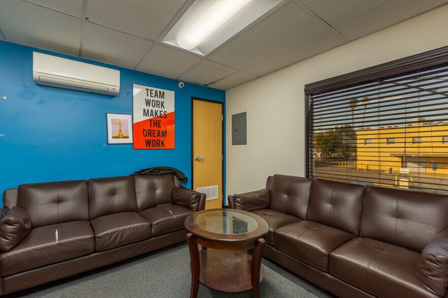 More Photos Of 7131-7133 Darby Ave, Reseda Office For Sale
