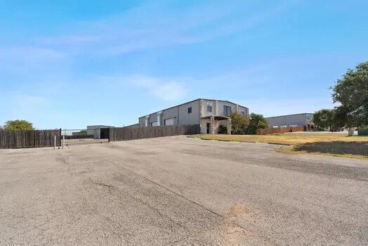 More Photos Of 200 Trademark St, Buda Warehouse For Lease