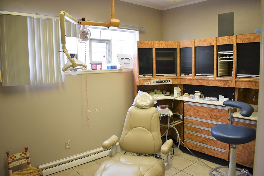 More Photos Of 5576 Mayfield Rd, Cleveland Freestanding For Sale