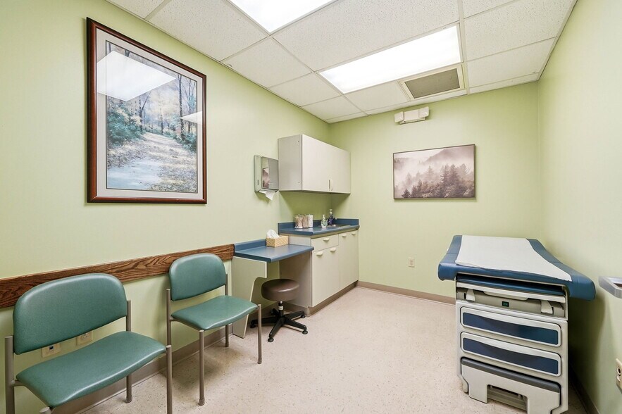 More Photos Of 329 Wesley St, Johnson City Medical For Sale