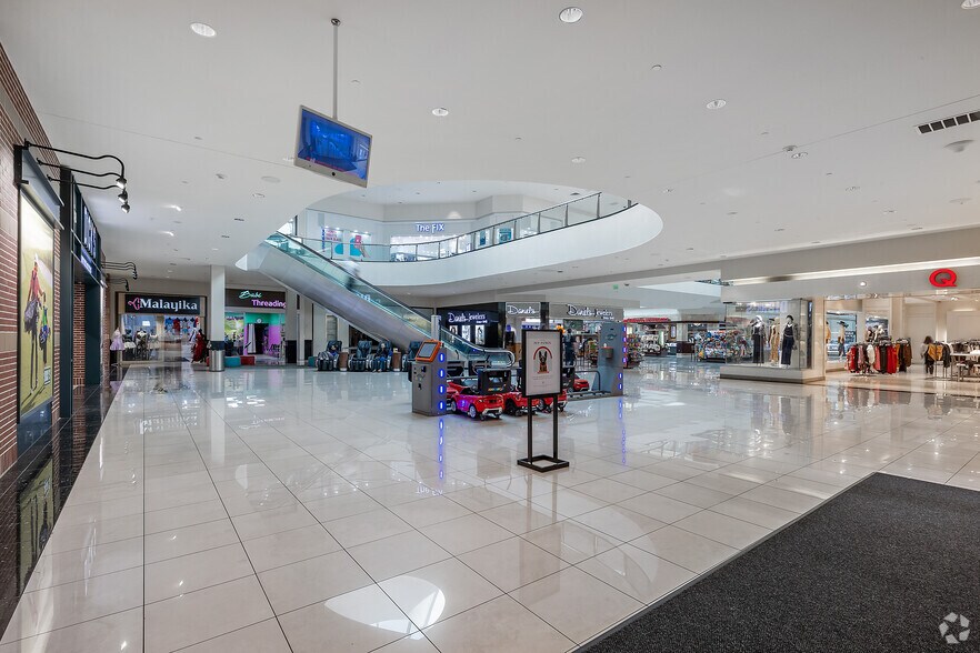 More Photos Of 9301 Tampa Ave, Northridge Unknown For Lease