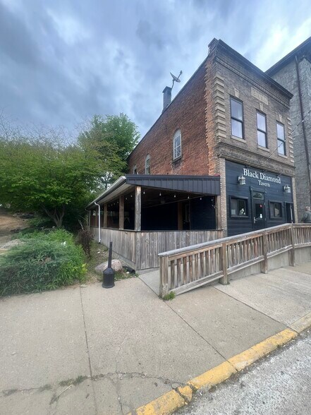 Primary Photo Of 106 W Main St, Shawnee Restaurant For Sale