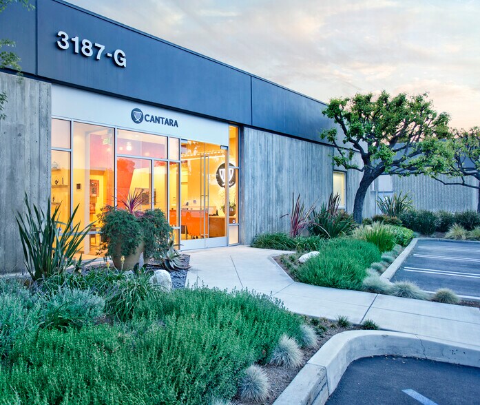 More Photos Of 3187 Airway Ave, Costa Mesa Light Manufacturing For Lease