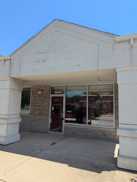 More Photos Of 18159 Dixie Hwy, Homewood Storefront Retail Office For Sale