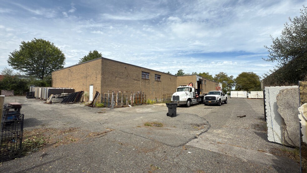 More Photos Of 65 Davids Dr, Hauppauge Manufacturing For Lease