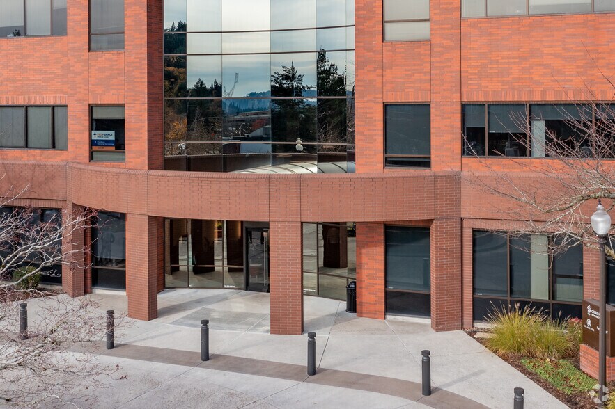 More Photos Of 10151 SE Sunnyside Rd, Clackamas Medical For Lease