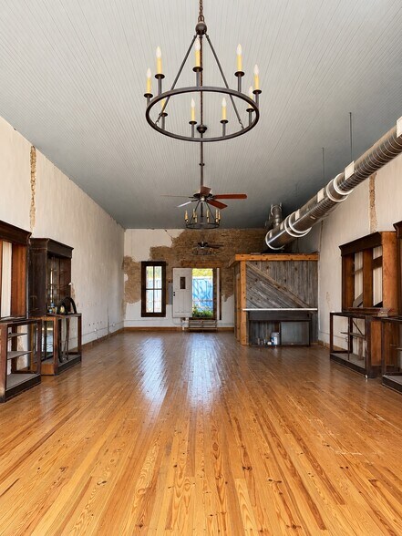 More Photos Of 8706 W US Highway 377, Tolar Flex For Lease