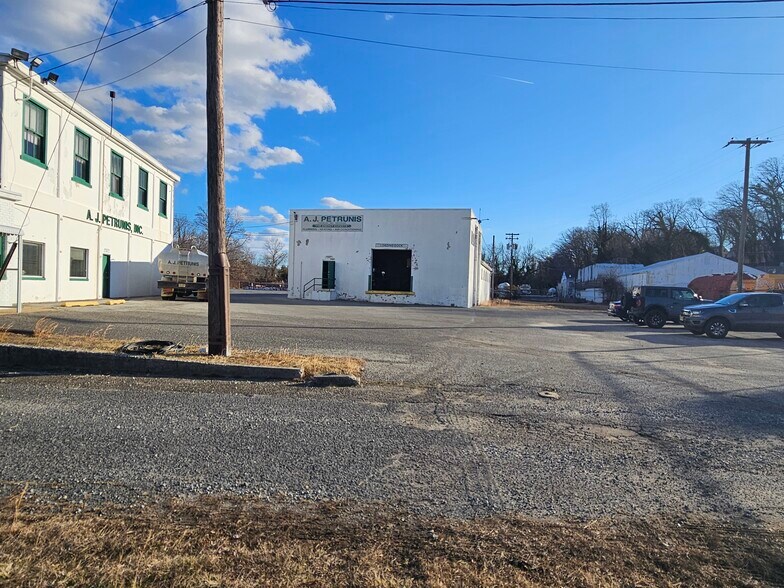 More Photos Of 173 Water St, Bridgeton Warehouse For Sale
