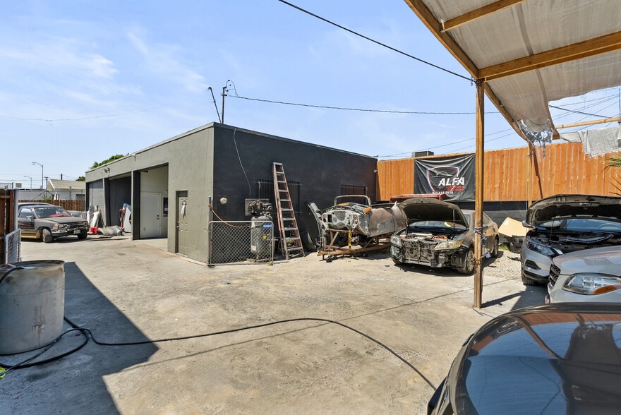 More Photos Of 4151 E Olympic Blvd, Los Angeles Auto Repair For Sale