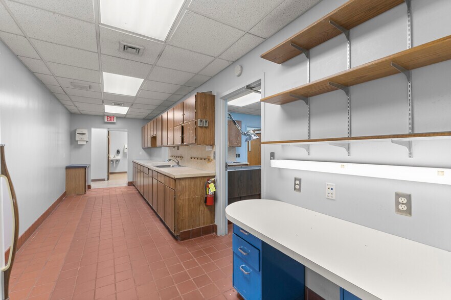 More Photos Of 435 Sumpter rd, Belleville Hospital For Sale