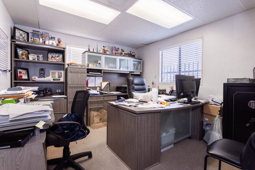 More Photos Of 669 Arroyo St, San Fernando Manufacturing For Sale