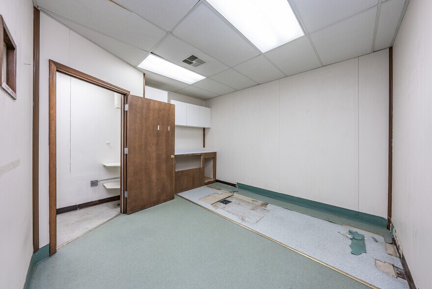More Photos Of 927 O St, Firebaugh Healthcare For Sale