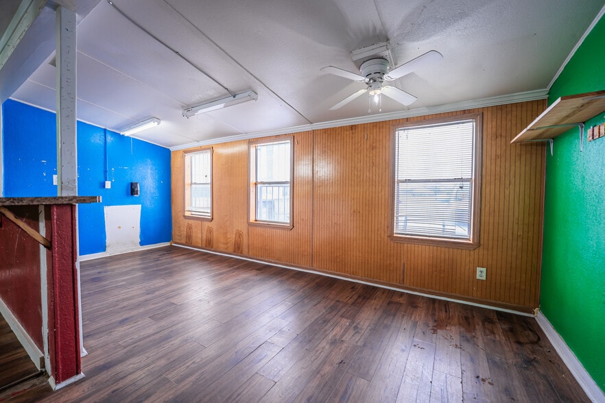 More Photos Of 7036 US Highway 87, San Antonio General Retail For Lease