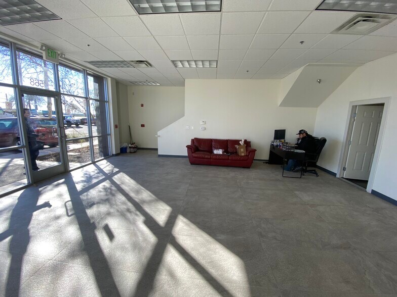 More Photos Of 1568 Lancaster Point Way, San Diego Flex For Sale