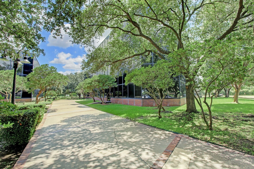 More Photos Of 3000 Wilcrest Dr, Houston Unknown For Lease