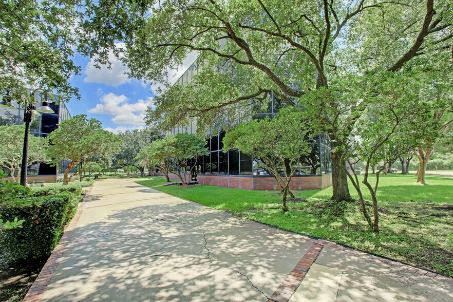 More Photos Of 3000 Wilcrest Dr, Houston Unknown For Lease