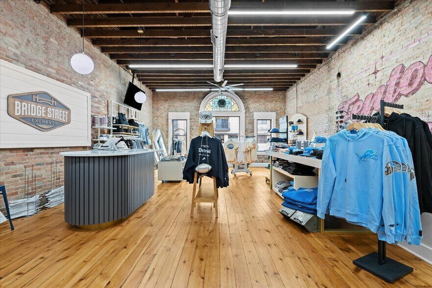 More Photos Of 104 S Leroy St, Fenton Storefront Retail Residential For Sale