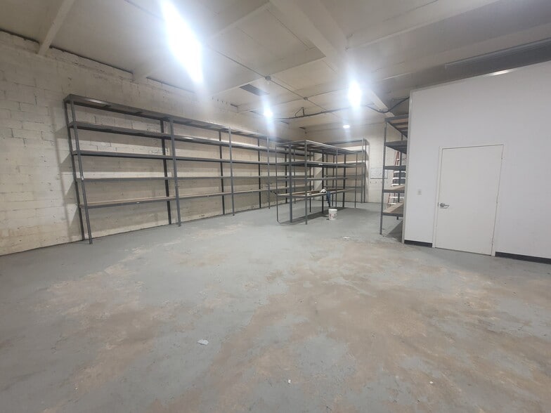 More Photos Of 3731 58th St, Woodside Warehouse For Lease