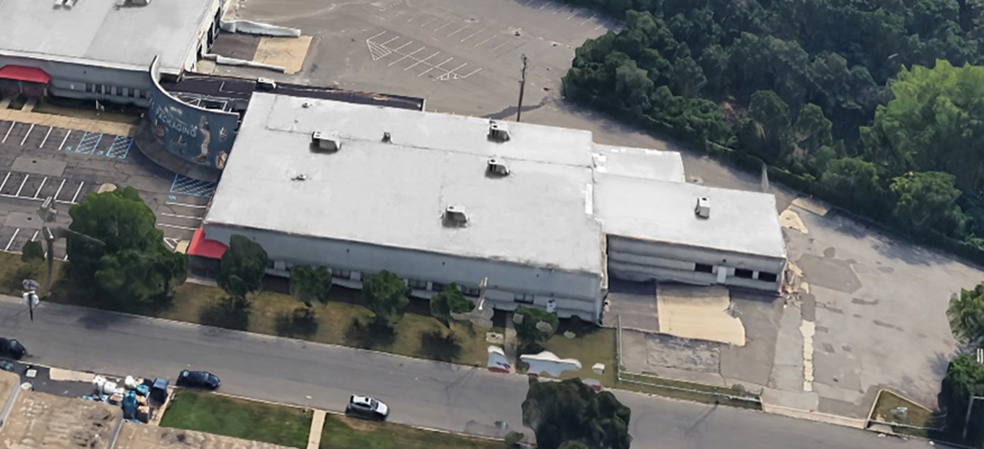 Primary Photo Of 200 Adams Blvd, Farmingdale Warehouse For Lease