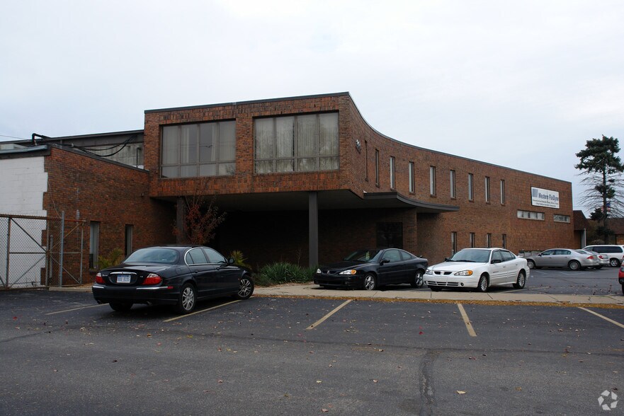 More Photos Of 31915 Groesbeck Hwy, Fraser Warehouse For Sale