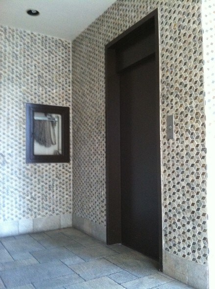 More Photos Of 421-425 S Fairfax Ave, Los Angeles Medical For Lease