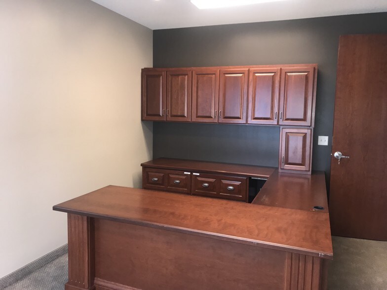 More Photos Of 3515 Plymouth Blvd, Plymouth Office For Lease